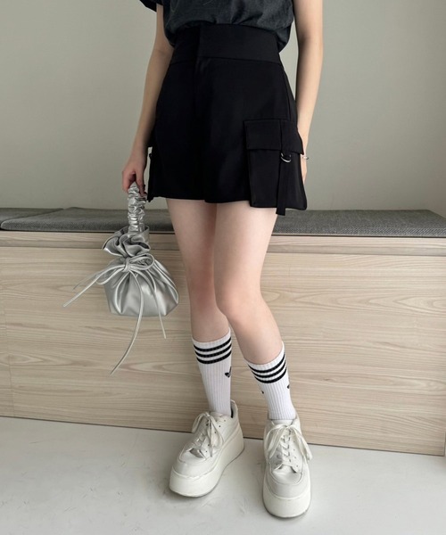 one after another NICE CLAUP（ワンアフターアナザーナイスクラップ）の「サイドポケット付きショートパンツ（その他パンツ・レディース・グレー/ブラック/アイボリー・FREE）」の8枚目の写真