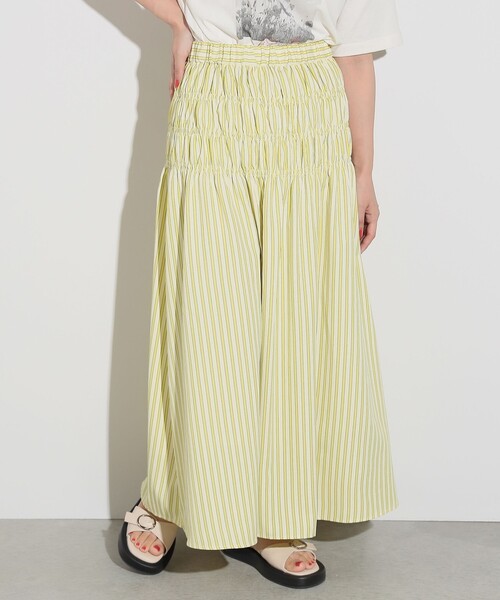 BEAMS HEART(ビームスハート)の「BEAMS HEART / ストライプ柄 シャーリング ロングスカート(スカート・レディース・ブルー/イエロー系その他2・FREE)」の2枚目の写真