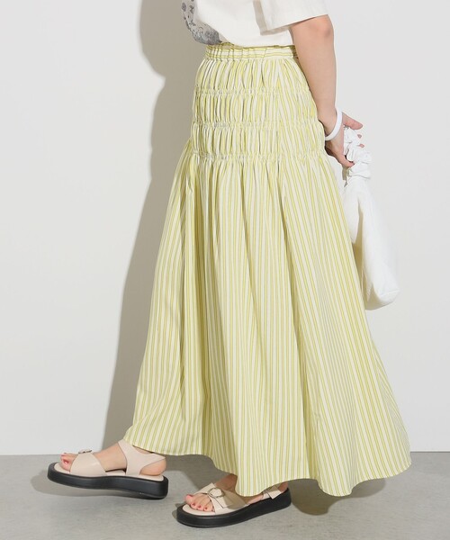 BEAMS HEART(ビームスハート)の「BEAMS HEART / ストライプ柄 シャーリング ロングスカート(スカート・レディース・ブルー/イエロー系その他2・FREE)」の6枚目の写真