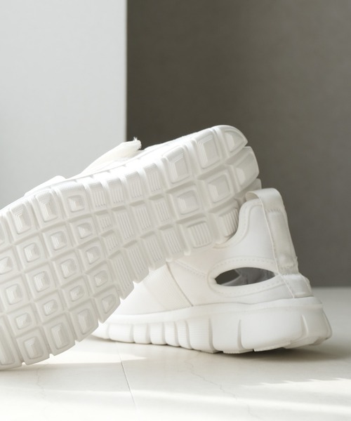 AmiAmi(アミアミ)の「走れるスニーカーサンダル/コンフォートナースシューズ(サンダル・レディース・ホワイト/ブラック・S/LL/L/M)」の11枚目の写真