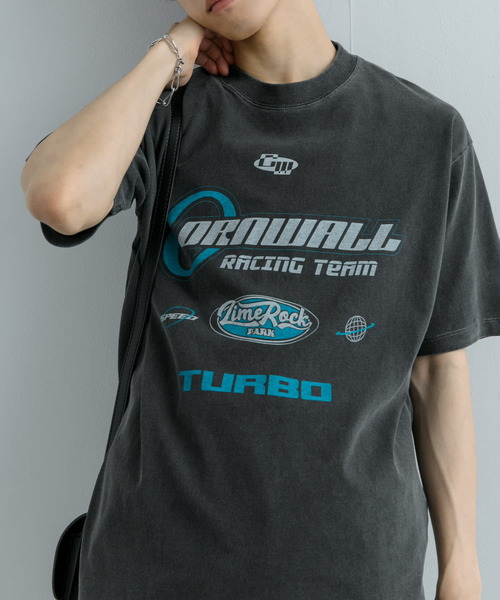 SENSE OF PLACE by URBAN RESEARCH(センスオブプレイスバイアーバンリサーチ)の「フェードロゴグラフィックTシャツ(5分袖)(Tシャツ/カットソー・メンズ・ブラック/イエロー/ロイヤルブルー・MEDIUM/LARGE)」の4枚目の写真