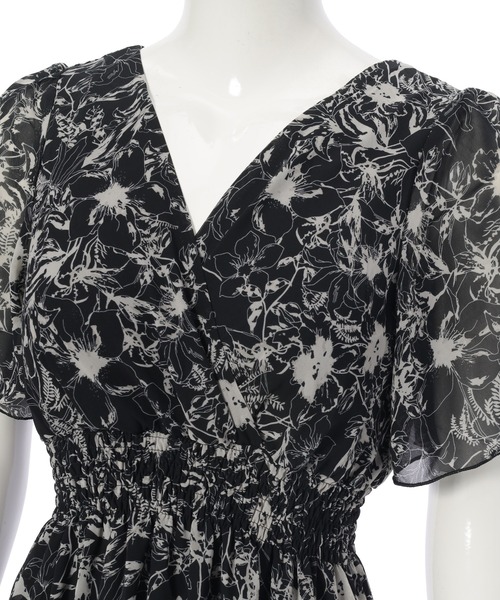 fifth(フィフス)の「バックオープンフラワープリントワンピース(ワンピース・レディース・ホワイト/ブラック・M)」の15枚目の写真