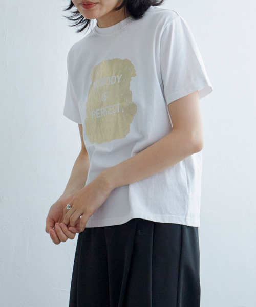 VENCEEXCHANGE(ヴァンスエクスチェンジ)の「ロゴ箔プリントコンパクトTシャツ(Tシャツ/カットソー・レディース・ゴールド/ブラック/シルバー・FREE)」の20枚目の写真