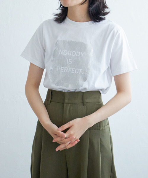 VENCEEXCHANGE(ヴァンスエクスチェンジ)の「ロゴ箔プリントコンパクトTシャツ(Tシャツ/カットソー・レディース・ゴールド/ブラック/シルバー・FREE)」の18枚目の写真
