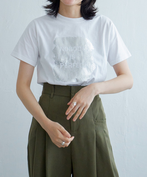 VENCEEXCHANGE(ヴァンスエクスチェンジ)の「ロゴ箔プリントコンパクトTシャツ(Tシャツ/カットソー・レディース・ゴールド/ブラック/シルバー・FREE)」の16枚目の写真