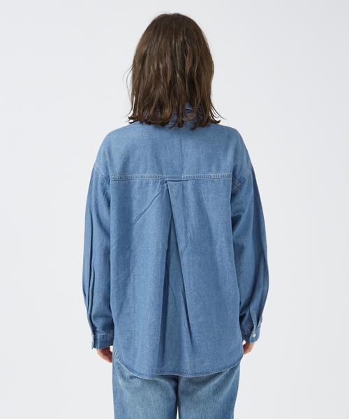 SOMETHING（サムシング）の「＜追加2＞【SOMETHING/サムシング】BIGフィット デニムシャツ / インディゴ / オーバーサイズ / レディース（シャツ/ブラウス・レディース・インディゴブルー・フリー）」の10枚目の写真