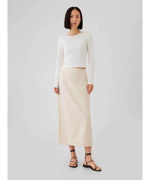 GAP（ギャップ）の「ポンチ ミディ ペンシルスカート（スカート・レディース・ベージュ/ブラック/ライトブラウン・6/4/00/0/2）」の5枚目の写真