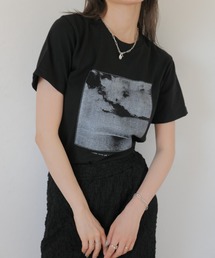 グラフィックプリントT/graphic print T 半袖 クルーネック フォトプリント 前面プリント モノクロ 大人カジュアル シンプル ベーシック ストリート 韓国 白 ホワイト 黒 ブラック