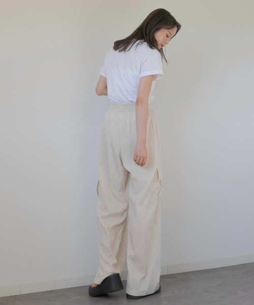 Reurie'(レウリィ)の「グラフィックプリントT/graphic print T 半袖 クルーネック フォトプリント 前面プリント モノクロ 大人カジュアル シンプル ベーシック ストリート 韓国 白 ホワイト 黒 ブラック(Tシャツ/カットソー・レディース・ブラック/ホワイト・FREE)」の3枚目の写真