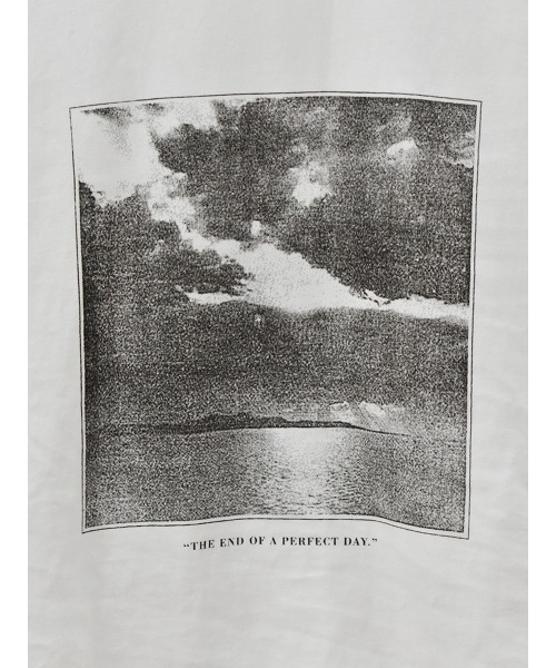 Reurie'(レウリィ)の「グラフィックプリントT/graphic print T 半袖 クルーネック フォトプリント 前面プリント モノクロ 大人カジュアル シンプル ベーシック ストリート 韓国 白 ホワイト 黒 ブラック(Tシャツ/カットソー・レディース・ブラック/ホワイト・FREE)」の17枚目の写真