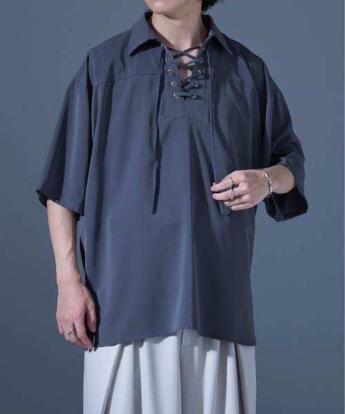 Ellno Loset(エルノロゼット)の「レースアップスキッパードレープシャツ(シャツ/ブラウス・メンズ・ブラック/ブルーグレー・LARGE/SMALL/MEDIUM)」の19枚目の写真