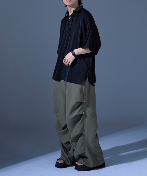 Ellno Loset(エルノロゼット)の「レースアップスキッパードレープシャツ(シャツ/ブラウス・メンズ・ブラック/ブルーグレー・LARGE/SMALL/MEDIUM)」の13枚目の写真