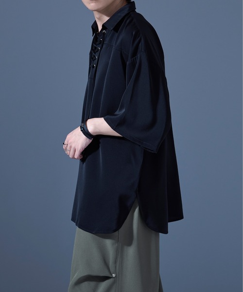Ellno Loset(エルノロゼット)の「レースアップスキッパードレープシャツ(シャツ/ブラウス・メンズ・ブラック/ブルーグレー・LARGE/SMALL/MEDIUM)」の6枚目の写真