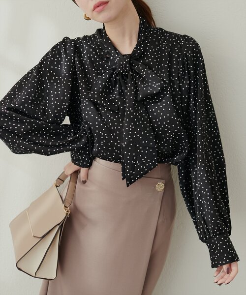 natural couture(ナチュラルクチュール)の「【ako】シャーリングカフスBIGボータイブラウス(シャツ/ブラウス・レディース・ベージュ/ネイビー/その他1/その他2/オフホワイト・FREE)」の5枚目の写真