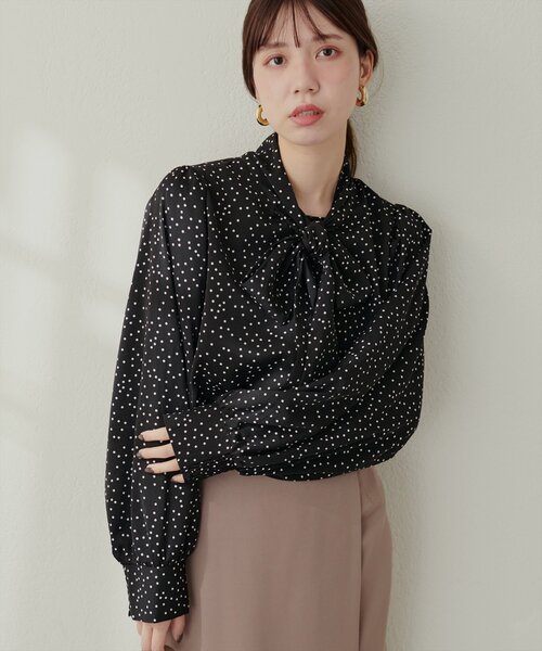 natural couture(ナチュラルクチュール)の「【ako】シャーリングカフスBIGボータイブラウス(シャツ/ブラウス・レディース・ベージュ/ネイビー/その他1/その他2/オフホワイト・FREE)」の9枚目の写真