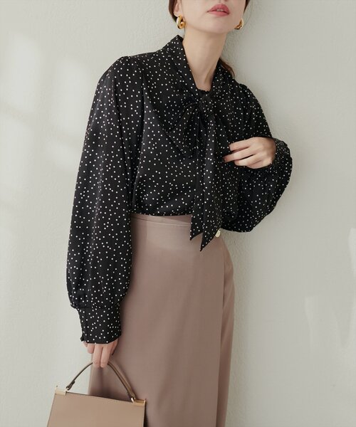 natural couture(ナチュラルクチュール)の「【ako】シャーリングカフスBIGボータイブラウス(シャツ/ブラウス・レディース・ベージュ/ネイビー/その他1/その他2/オフホワイト・FREE)」の11枚目の写真