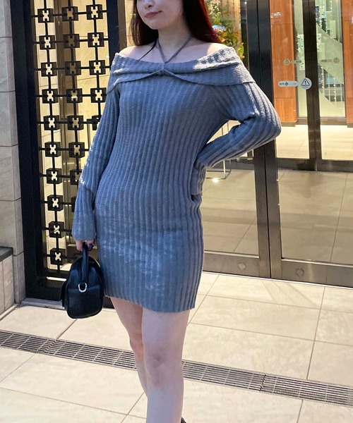 SPIRALGIRL(スパイラルガール)の「ツイストチョーカーリボンオフショルニットワンピース(ワンピース・レディース・オフホワイト/ブラック/グレー・FREE)」の5枚目の写真