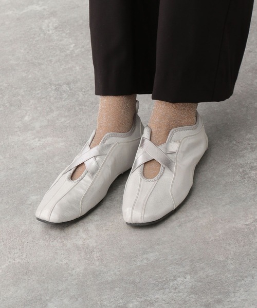 LEPSIM（レプシィム）の「クロスフラットバレエ　207451（バレエシューズ・レディース・ブラック/シルバー・LARGE/MEDIUM）」の5枚目の写真