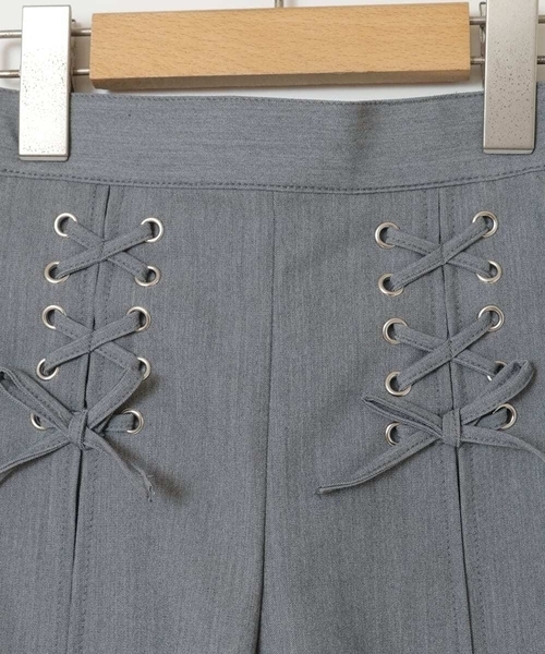 a.v.v（アーヴェヴェ）の「[140-150]ダブルレースアップショートパンツ（その他パンツ・キッズ・グレー/ベージュ・150/140）」の3枚目の写真