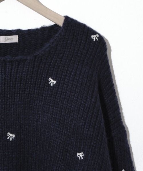 flower（フラワー）の「スウィートエンブロイダリーニット（ニット/セーター・レディース・ネイビー/レッド/アイボリー・FREE）」の13枚目の写真