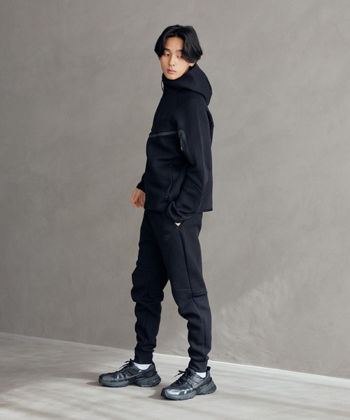 NIKE　ナイキ　メンズ　テック生地　ジャージ　セットアップ　黒　Mサイズ 大人シック！【NIKE】テックフリース☆フーディ＆ジョガー SET