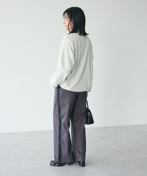 CRAFT STANDARD BOUTIQUE(クラフトスタンダードブティック)の「刺繍ライン入ツイルパンツ(チノパンツ・レディース・カーキ/チャコールグレー・M/L)」の12枚目の写真