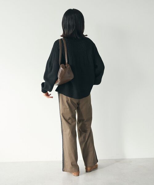 CRAFT STANDARD BOUTIQUE(クラフトスタンダードブティック)の「刺繍ライン入ツイルパンツ(チノパンツ・レディース・カーキ/チャコールグレー・M/L)」の17枚目の写真