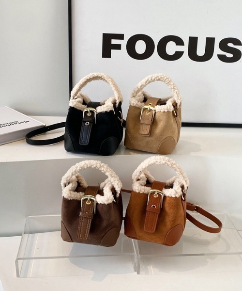 mebole（メボレ）の「コンパクトボアムートンバッグ（ショルダーバッグ・レディース・ベージュ/ブラウン/キャメル/ブラック・FREE）」の3枚目の写真