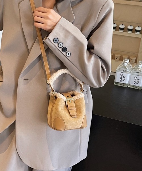 mebole（メボレ）の「コンパクトボアムートンバッグ（ショルダーバッグ・レディース・ベージュ/ブラウン/キャメル/ブラック・FREE）」の7枚目の写真