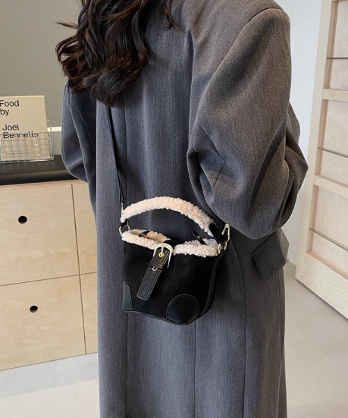 mebole（メボレ）の「コンパクトボアムートンバッグ（ショルダーバッグ・レディース・ベージュ/ブラウン/キャメル/ブラック・FREE）」の10枚目の写真