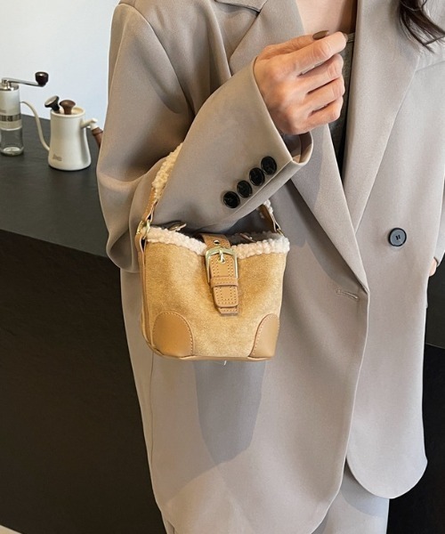 mebole（メボレ）の「コンパクトボアムートンバッグ（ショルダーバッグ・レディース・ベージュ/ブラウン/キャメル/ブラック・FREE）」の12枚目の写真