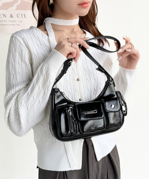 mily bilet(ミウィビレット)の「【mily bilet】コンパクトなのに収納力抜群!エナメルレザーデザインポケットハンドバッグ(ハンドバッグ・レディース・アイボリー/ブラック・ONE SIZE)」の1枚目の写真