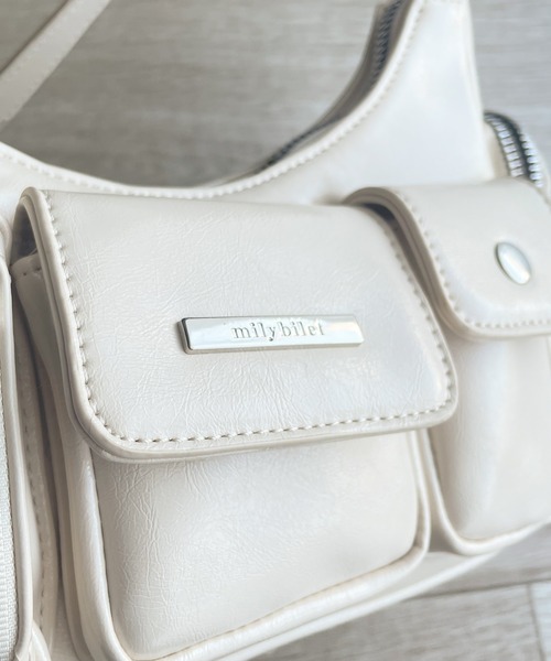 mily bilet(ミウィビレット)の「【mily bilet】コンパクトなのに収納力抜群!エナメルレザーデザインポケットハンドバッグ(ハンドバッグ・レディース・アイボリー/ブラック・ONE SIZE)」の11枚目の写真