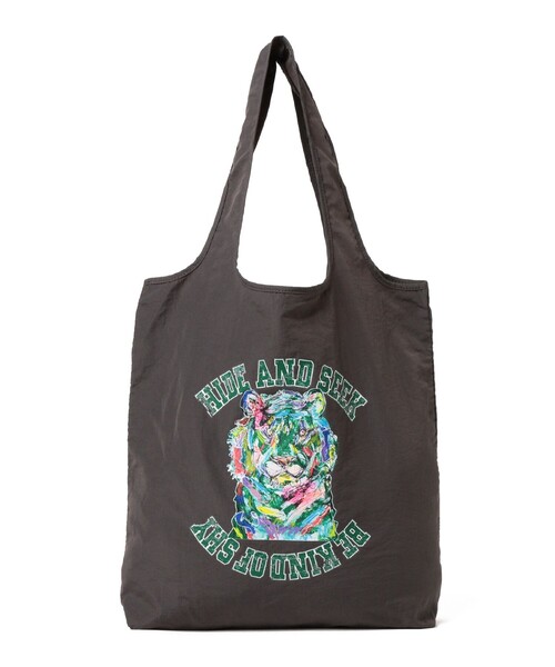 B:MING by BEAMS（ビーミングバイビームス）の「北村直登 プリント BAG（トートバッグ・レディース・サックスブルー/ホワイト系その他5/チャコールグレー・ONE SIZE）」の2枚目の写真