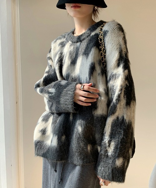 Doux Belle（ドゥーベル）の「ニュアンスカウ柄シャギーニットトップス