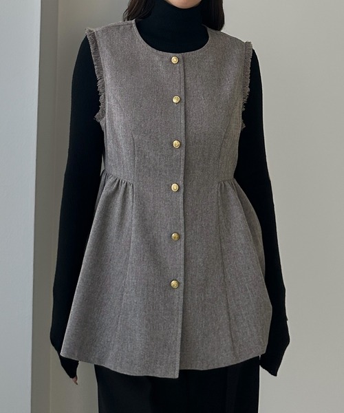 Louere（ルエレ）の「ゴールドボタンペプラムフリンジベスト（ベスト・レディース・ブラウン系その他/アイボリー/ブラック・X-LARGE/LARGE/MEDIUM/SMALL）」の3枚目の写真