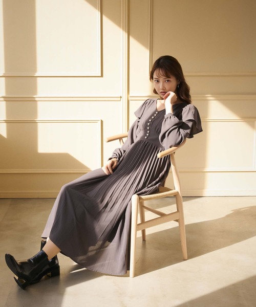 fifth（フィフス）の「フリルデザインパールボタンワンピース（ワンピース・レディース・ピンク/ブラック/チャコールグレー・M）」の6枚目の写真