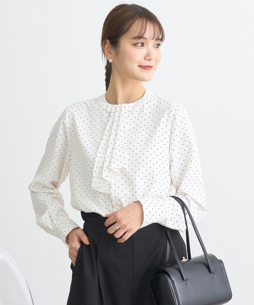 earth music&ecology(アースミュージックアンドエコロジー)の「2WAYボウタイブラウス(シャツ/ブラウス・レディース・オフホワイト/サックスブルー/ピンクベージュ/ドット・FREE)」の10枚目の写真