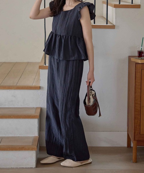 CHAN ME（チャンミ）の「ハートネックセットアップ（セットアップ・レディース・ブラック/ベージュ/ネイビー・MEDIUM/LARGE）」の5枚目の写真