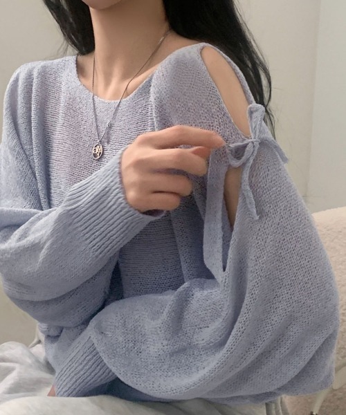 Kuroba(クロバ)の「リボンオープンショルダー透かし編みクロップド丈ニットトップス(ニット/セーター・レディース・ホワイト/ブルーグレー/ブラック・FREE)」の13枚目の写真