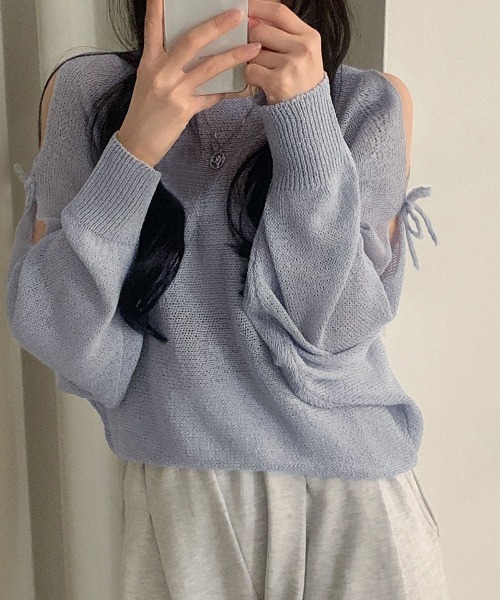 Kuroba(クロバ)の「リボンオープンショルダー透かし編みクロップド丈ニットトップス(ニット/セーター・レディース・ホワイト/ブルーグレー/ブラック・FREE)」の16枚目の写真