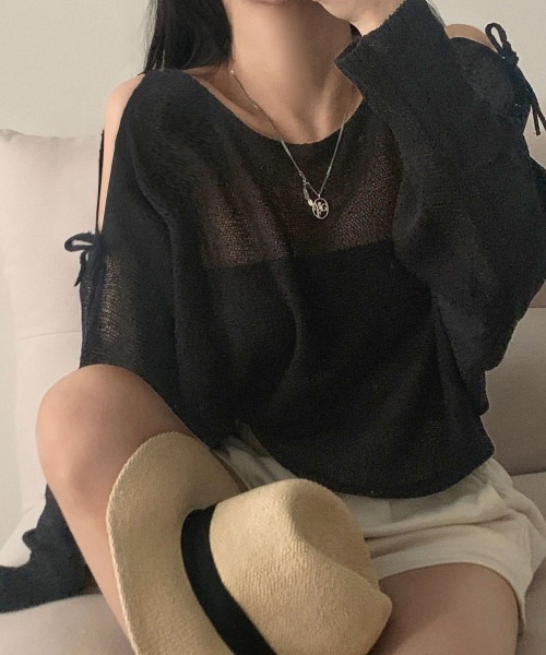 Kuroba(クロバ)の「リボンオープンショルダー透かし編みクロップド丈ニットトップス(ニット/セーター・レディース・ホワイト/ブルーグレー/ブラック・FREE)」の9枚目の写真