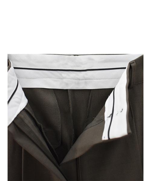 Reurie'（レウリィ）の「ダブルタックワイドストレートスラックス／double tuck wide straight slacks ロング丈 ベーシック きれいめ 大人カジュアル シンプル モード オフィスカジュアル（スラックス・レディース・アイボリー/ブラウン・S/M）」の11枚目の写真
