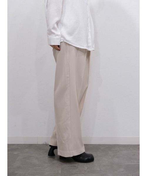 Reurie'（レウリィ）の「ダブルタックワイドストレートスラックス／double tuck wide straight slacks ロング丈 ベーシック きれいめ 大人カジュアル シンプル モード オフィスカジュアル（スラックス・レディース・アイボリー/ブラウン・S/M）」の12枚目の写真