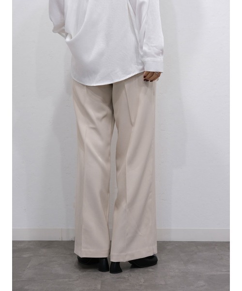 Reurie'（レウリィ）の「ダブルタックワイドストレートスラックス／double tuck wide straight slacks ロング丈 ベーシック きれいめ 大人カジュアル シンプル モード オフィスカジュアル（スラックス・レディース・アイボリー/ブラウン・S/M）」の13枚目の写真