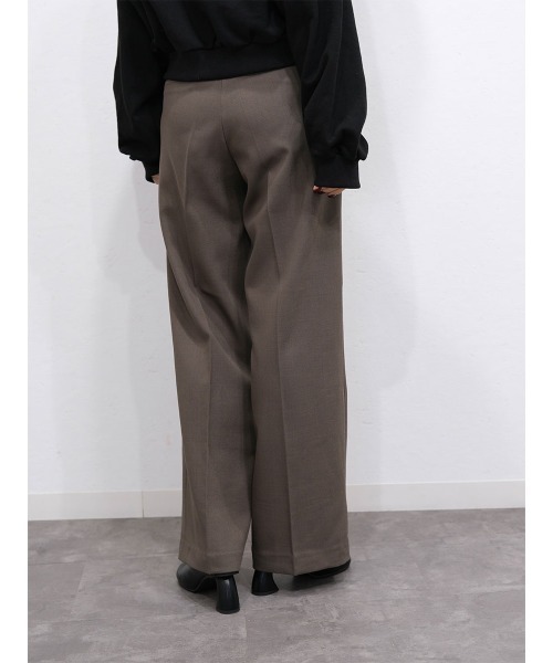 Reurie'（レウリィ）の「ダブルタックワイドストレートスラックス／double tuck wide straight slacks ロング丈 ベーシック きれいめ 大人カジュアル シンプル モード オフィスカジュアル（スラックス・レディース・アイボリー/ブラウン・S/M）」の17枚目の写真