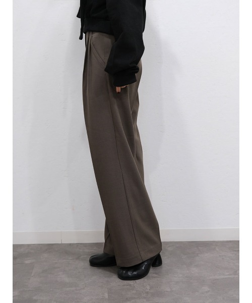 Reurie'（レウリィ）の「ダブルタックワイドストレートスラックス／double tuck wide straight slacks ロング丈 ベーシック きれいめ 大人カジュアル シンプル モード オフィスカジュアル（スラックス・レディース・アイボリー/ブラウン・S/M）」の16枚目の写真