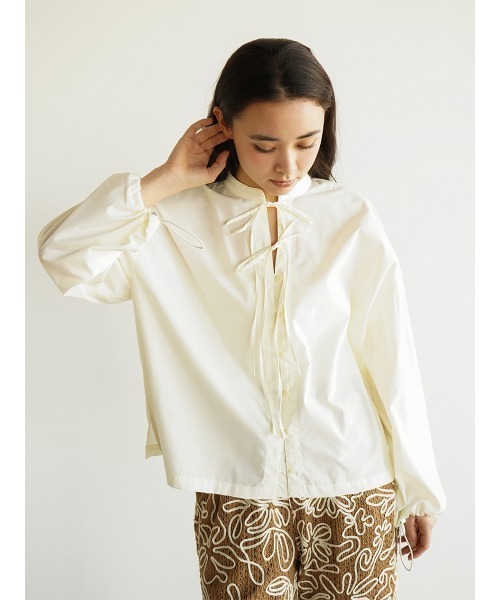 FIKA.(フィーカ)の「Ribbon skipper blouse(シャツ/ブラウス・レディース・ホワイト/ライトブルー・MEDIUM)」の4枚目の写真