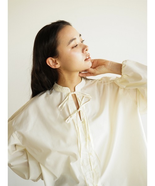 FIKA.(フィーカ)の「Ribbon skipper blouse(シャツ/ブラウス・レディース・ホワイト/ライトブルー・MEDIUM)」の3枚目の写真