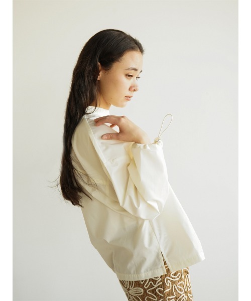 FIKA.(フィーカ)の「Ribbon skipper blouse(シャツ/ブラウス・レディース・ホワイト/ライトブルー・MEDIUM)」の5枚目の写真
